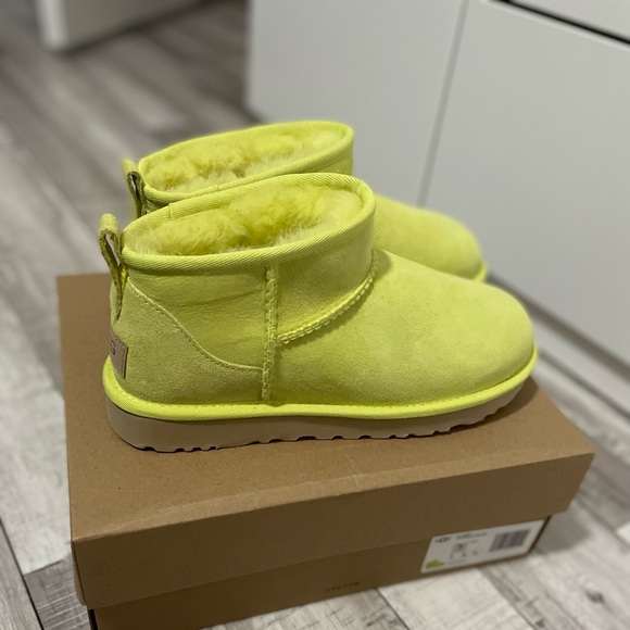 UGG Classic Ultra Mini - Picture 7 of 7